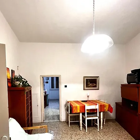 Oda ve Kahvaltı For Rent Livorno-center *